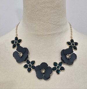 NWT ANN TAYLOR FACTORY Floral Statement Necklace